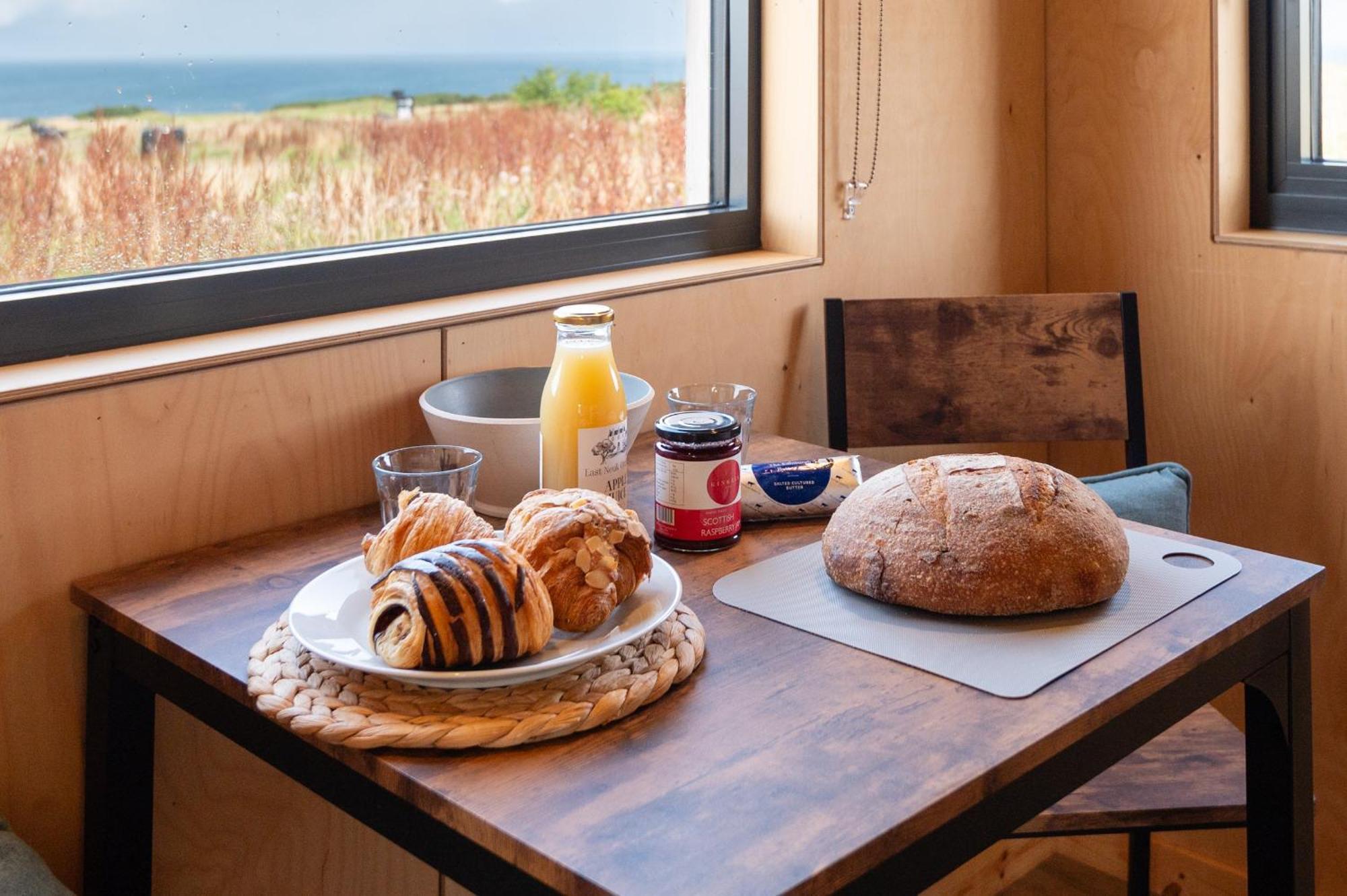 Rustic Cabins, Sea Views From Rewilded Farm With Highland Cows Σεντ Άντριους Εξωτερικό φωτογραφία